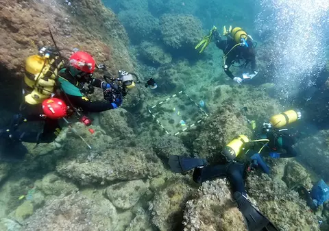 Doi scafandri au găsit, din greșeală, o colecție uriașă de monede de aur, în largul Spaniei
