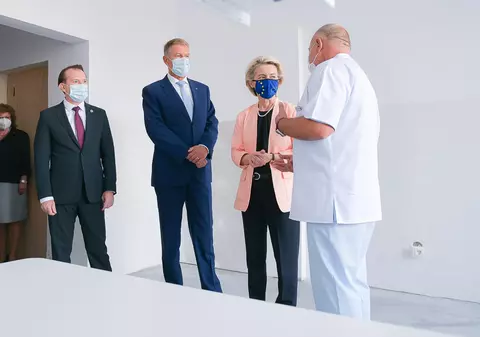 Glume pe Facebook despre priza desprinsă din salonul de spital vizitat de Ursula von der Leyen. Explicațiile consilierului lui Iohannis