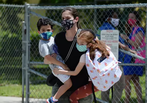 Părinţii condamnaţi pentru violenţă de gen în Spania, privați de dreptul de a-și vizita copiii. Ce prevede reforma