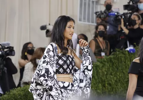 Emma Răducanu, la Met Gala 2021. Ce ținută a purtat noua vedetă a tenisului feminin, la evenimentul de la New York