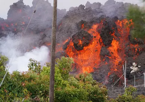 Sute de case, distruse de erupția unui vulcan, în Canare. Mii de oameni au fost evacuați