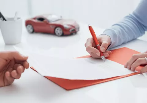 Peste un milion de români au cumpărat RCA de la firmele de asigurări din afara țării