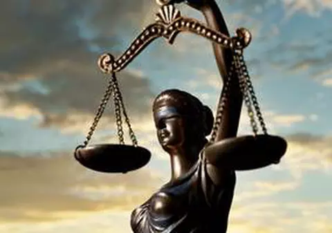 300 de participanți la examenul de Barou cer reluarea probei, din cauză au fost „zăpăciți” de repetițiile unei trupe și de o competiție de drifturi