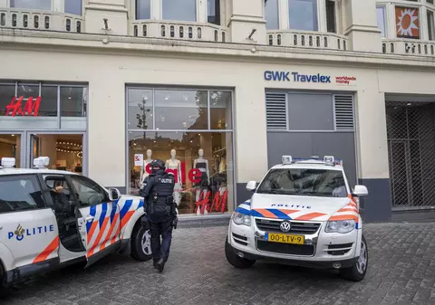 Britanic săltat în Olanda când lua masa, de polițiștii care l-au confundat cu șeful mafiei siciliene, căutat din 1993