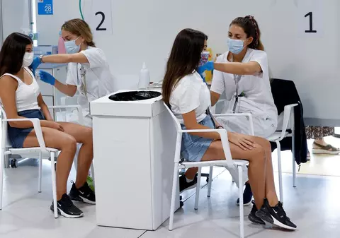 Spania a ajuns la 70% din populație imunizată cu schema completă de vaccin anti-COVID