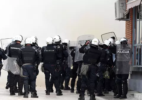 Noul mitropolit al Muntenegrului, înscăunat înconjurat de forțe speciale. Proteste violente față de numirea lui