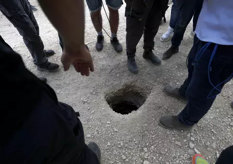 Șase teroriști palestinieni au evadat dintr-o închisoare din Israel, printr-un tunel