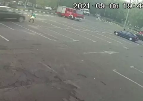 Bărbatul care a lovit intenționat cu mașina angajatul unei spălătorii auto din Capitală s-a predat