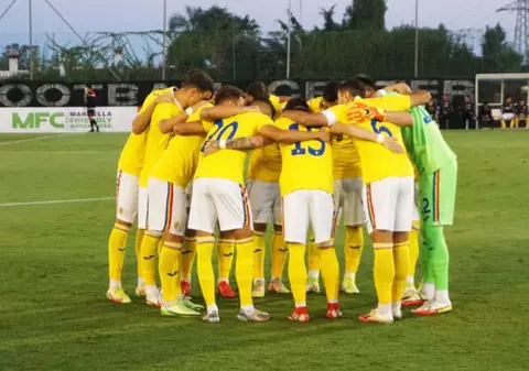 Trei jucători ai naționalei de tineret, scandal cu înjurături în avionul cu care s-au întors din stagiul din Spania. Reacția selecționerului Florin Bratu