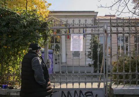 Centru de vaccinare din sectorul 2, închis în urma unor „suspiciuni privind certificate false”. Aproape 180 de persoane, la audieri