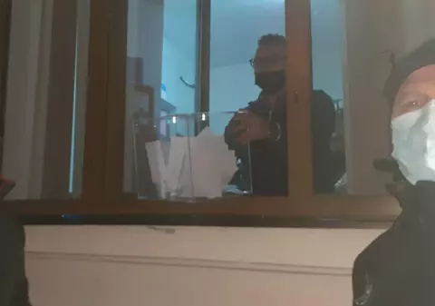 Consilierii locali din Bârlad votează de la fereastră! De ce întrerup ședințele online pentru un drum până la primărie