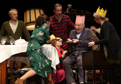 Mariana Mihuț și Victor Rebengiuc, din nou împreună pe scena Teatrului Național din București în spectacolul „Regele moare”, de Eugène Ionesco