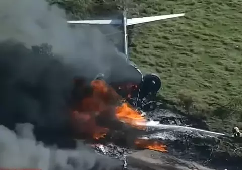Avion prăbușit în Texas. Toți pasagerii au reușit să se salveze înainte ca aeronava să ia foc