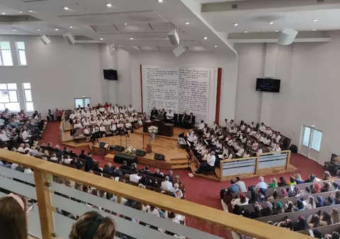 Și la penticostali, curentul antivaccinist e puternic. Conferențiar penticostal, în fața acuzelor credincioșilor săi că e plătit să facă propagandă pentru vaccin