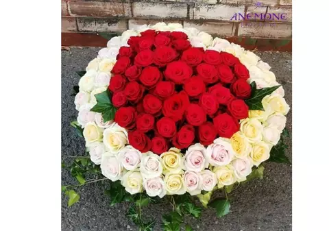 Cum să surprindeți pe cei dragi cu flori la pachet - florăria Anemone vă ajută!