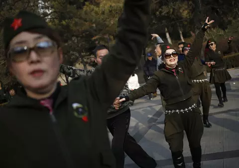 Cazul zgomotos al bunicuțelor dansatoare, problema greu de rezolvat a orașelor din China