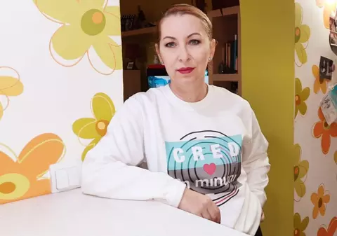 „N-am putut să-mi țin copiii în brațe. Mă înregistram citindu-le povești”. Mărturia unei jurnaliste, la un an după ce a avut COVID în timpul sarcinii