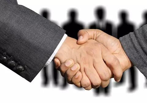 Ai o întâlnire de business în preajma Crăciunului? Iată ce gen de cadouri poți oferi!