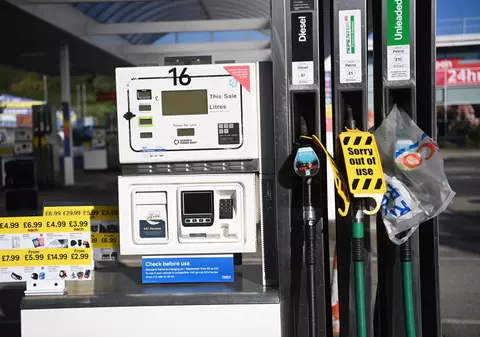 Preţul petrolului ar putea atinge 100 de dolari pe baril, în 2022. Ce spun specialiștii