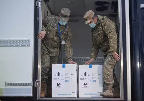 O nouă tranșă de peste 300.000 de doze de vaccin Pfizer sosește luni în România