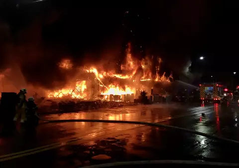 Cel puțin 46 de morți și zeci de răniți, într-un incendiu care a cuprins o clădire de 13 etaje din Taiwan