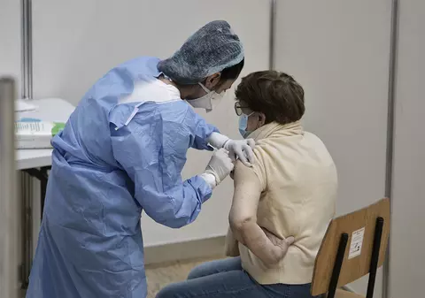 Studiu CNCAV: Vaccinul anti-COVID reduce de 20 de ori riscul de deces și de 14 ori riscul de internare la ATI