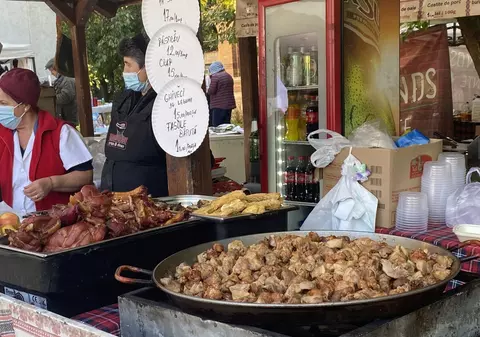 Târgul „Recolte de toamnă” la MȚR:  Sarmale muntenești, pastramă de berbecuț, mere, pere și must proaspăt