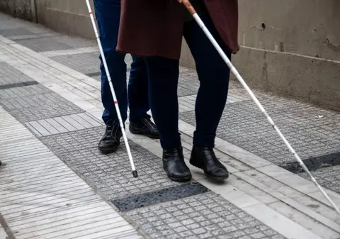 Un elev cu COVID de la un liceu de nevăzători din Târgu Frumos a fost trimis acasă cu trenul