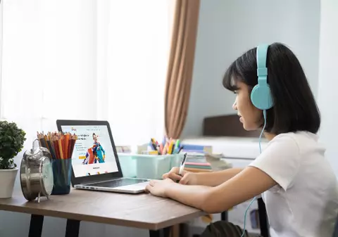 Doar unu din cinci profesori este pregătit pentru predarea online, anunță ministrul Educației