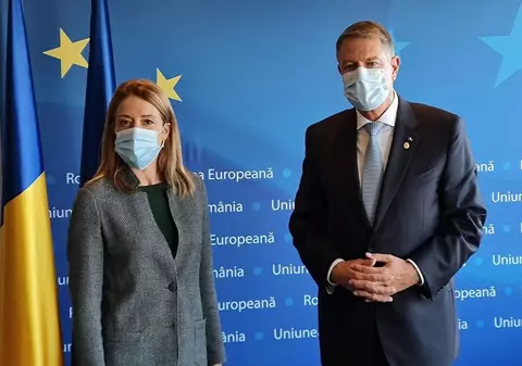 Sute de comentarii online împotriva președintelui Iohannis pe contul de Facebook al vicepreședintelui Parlamentului European