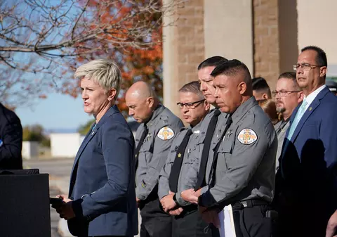 Gloanțe reale, ridicate de pe platoul de filmare de la „Rust”. Ce spun anchetatorii despre Alec Baldwin