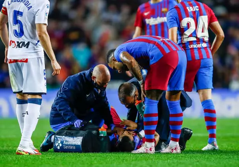 Fotbalistul Sergio Aguero, transportat la spital, după ce i s-a făcut rău pe teren. Ce spun medicii