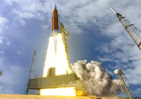 NASA a anunțat când vor debuta zborurile fără echipaj în jurul Lunii