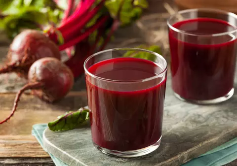 Suc de sfeclă roșie. Cum se face și ce beneficii are