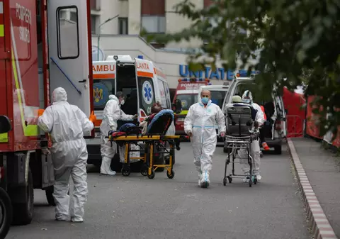 Un nou bilanț grav: 382 de decese COVID și aproape 16.000 de cazuri, în 24 de ore