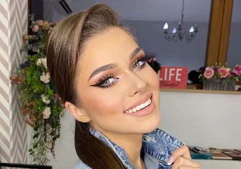 Theo Rose, fără lenjerie intimă la un eveniment. Cântăreața a fost admirată de toată lumea, inclusiv de Cătălin Botezatu