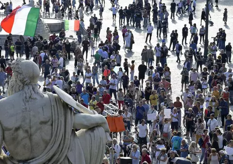 De vineri, în Italia, țară cu 80% din populație vaccinată, se muncește doar cu certificat verde COVID