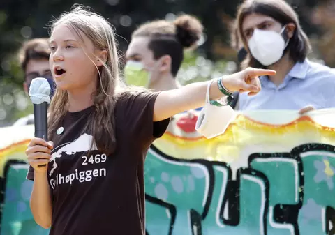 Moment viral cu Greta Thunberg. Activista de mediu a urcat pe scenă și le-a cântat fanilor o piesă celebră