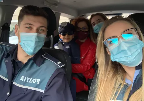 Un băiețel de 5 ani din București s-a trezit cu trei echipaje de poliție la ușă de ziua lui. Mama sa: „Ștefan face închisori din lego unde îi pune pe infractori”