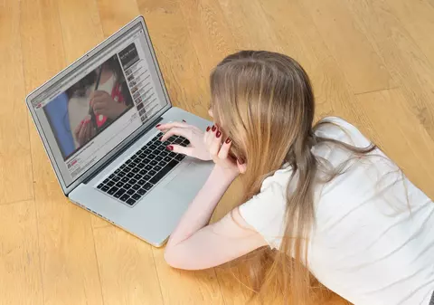 CNA va supraveghea YouTube și alte platforme video similare. Ce înseamnă asta pentru public și creatorii de conținut