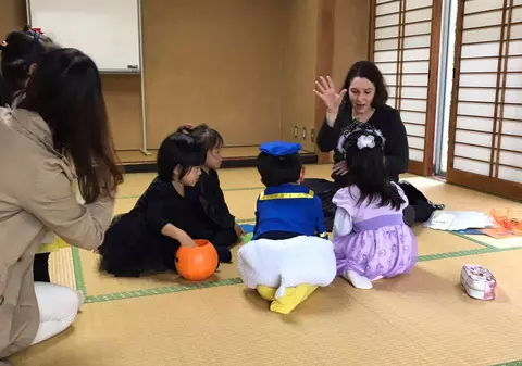 Viața unei profesoare din România mutate acum 12 ani în Japonia: Aici elevii învață să gătească și fac ore de educație morală. Nu am văzut unul să copieze