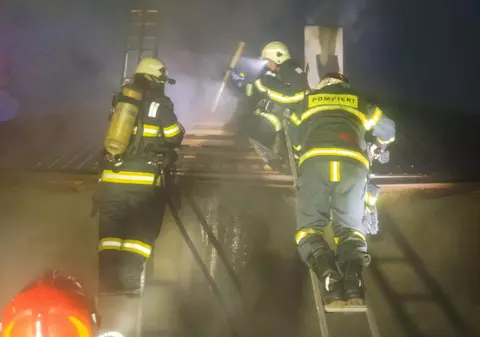 Un tânăr din Huși, rănit grav în urma unui incendiu. Doi militari l-au scos din casa cuprinsă de flăcări