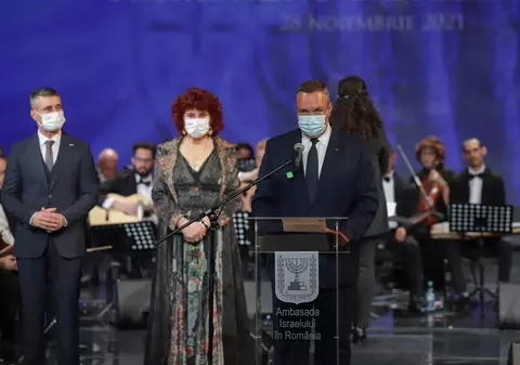 Nicolae Ciucă, mesaj la aprinderea primei lumânări de Hanuka: Sărbătoarea ne aminteşte că speranţa şi credinţa ne fac mai puternici