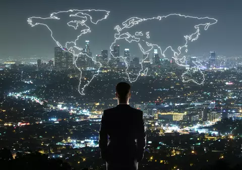 Interviu cu un futurolog care predă în Franța despre cum va arăta lumea peste 40 de ani. „Folosim o bandă de scotch ca să lipim un obiect stricat”