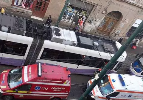 Accident cu o ambulanță în Timișoara în care se afla un pacient care mergea la dializă