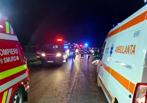 O mașină cu migranți s-a răsturnat în Timiș. Doi oameni au murit, 10 au fost răniți, șoferul e căutat