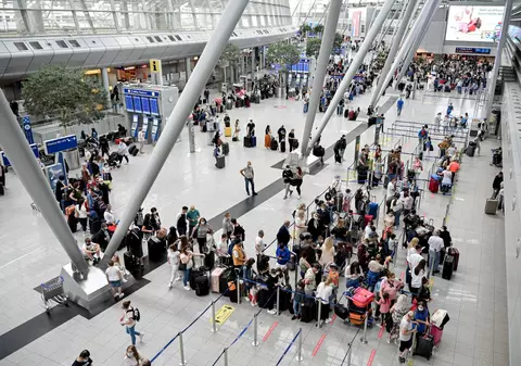 Ministrul sănătății din Africa de Sud spune că restricțiile de călătorie impuse din cauza variantei Omicron sunt „nejustificate”