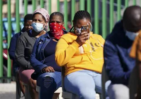 Africa de Sud anunță că a depășit vârful valului Omicron, fără o creștere semnificativă a numărului de decese