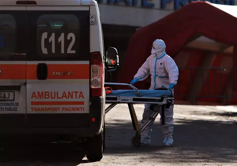 Cel mai mare număr de cazuri noi de COVID, de la începutul pandemiei: 19.685. Au murit 44 de persoane infectate