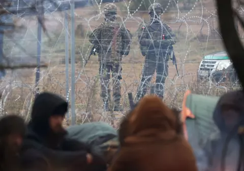 Rusia trimite militari la granița dintre Polonia și Belarus, în contextul crizei migranților